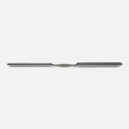 fig 2. An Edwardian sterling silver double-ended marrow scoop featuring hallmarks stamped along the central waist.