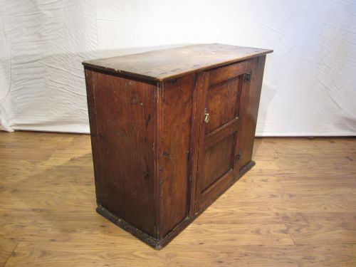 17TH CENTURY OAK MURAL CUPBOARD - ADDITIONAL PHOTO 1