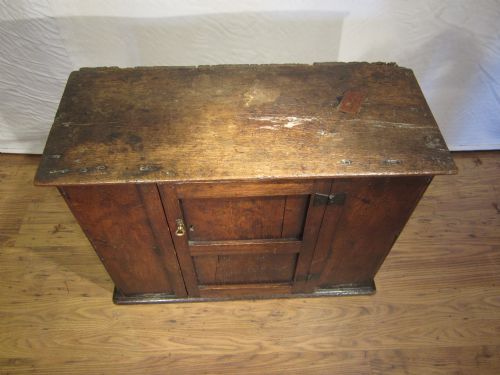 17TH CENTURY OAK MURAL CUPBOARD - ADDITIONAL PHOTO 4