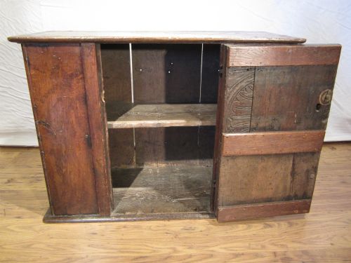 17TH CENTURY OAK MURAL CUPBOARD - ADDITIONAL PHOTO 5