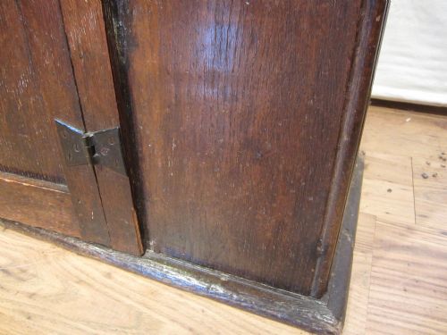 17TH CENTURY OAK MURAL CUPBOARD - ADDITIONAL PHOTO 6
