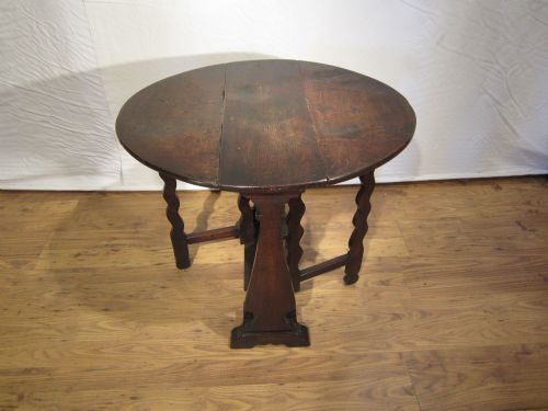 SMALL OAK GATELEG TABLE - ADDITIONAL PHOTO 1
