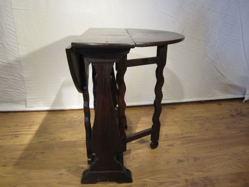 SMALL OAK GATELEG TABLE - ADDITIONAL PHOTO 8