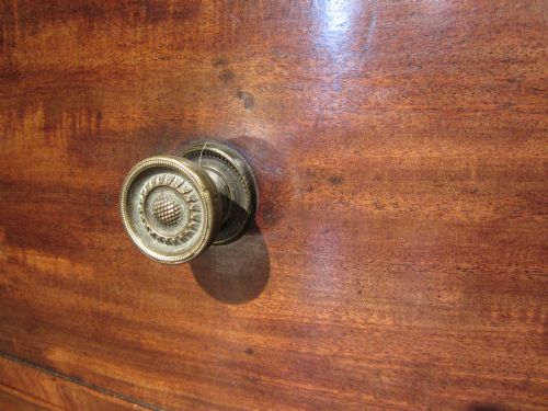 LATE 18TH CENTURY MAHOGANY CHEST OF DRAWERS - ADDITIONAL PHOTO 5