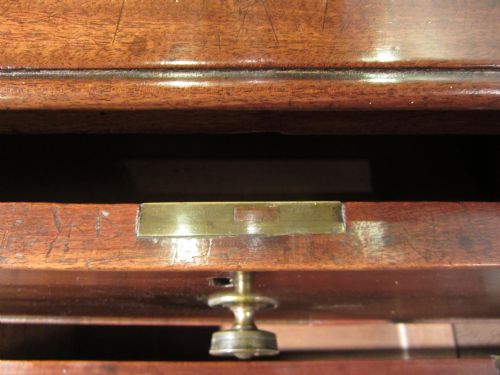 LATE 18TH CENTURY MAHOGANY CHEST OF DRAWERS - ADDITIONAL PHOTO 10