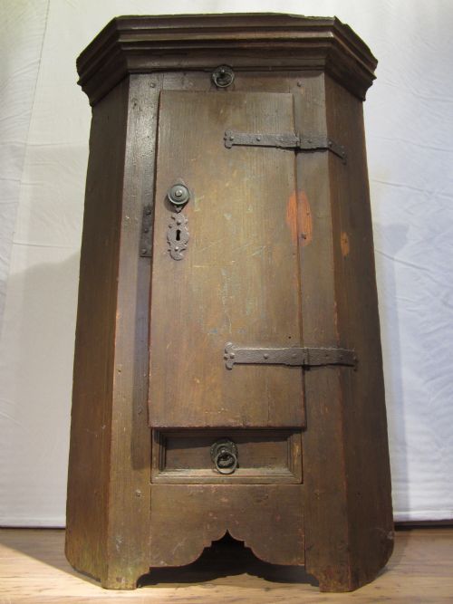 17th century painted pine corner cupboard - CATEGORY: ANTIQUE CUPBOARDS - DATED 17TH CENTURY