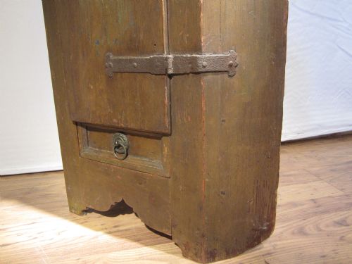 17TH CENTURY PAINTED PINE CORNER CUPBOARD - ADDITIONAL PHOTO 4