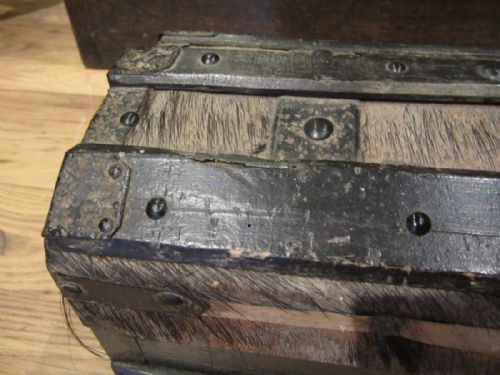 ANTIQUE TRUNKTREASURE CHEST OF SMALL PROPORTIONS - ADDITIONAL PHOTO 8
