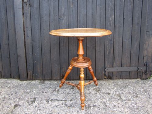 early 19th century turners cricket table - CATEGORY: ANTIQUE TABLES - DATED 19TH CENTURY