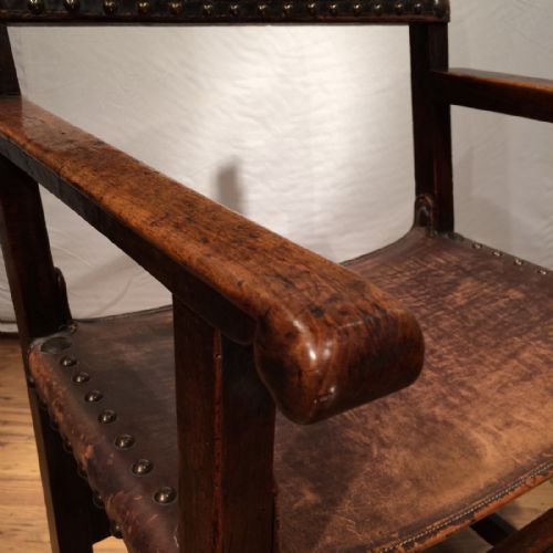 18TH CENTURY WALNUT ARMCHAIR - ADDITIONAL PHOTO 3