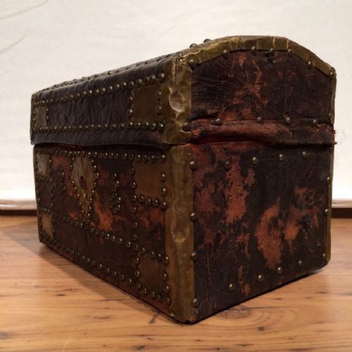 LEATHER CHEST - ADDITIONAL PHOTO 2