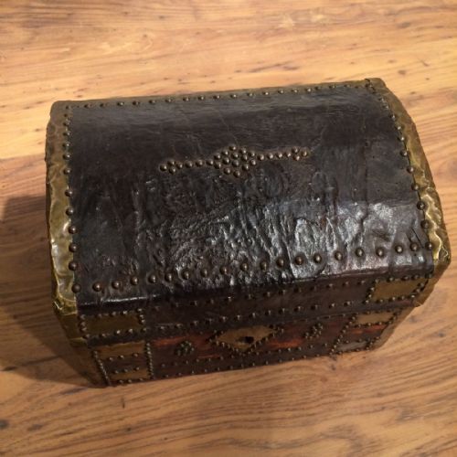 LEATHER CHEST - ADDITIONAL PHOTO 3