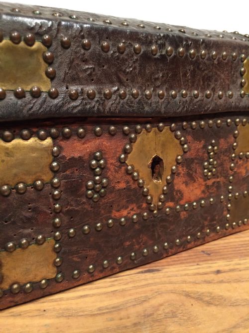 LEATHER CHEST - ADDITIONAL PHOTO 1