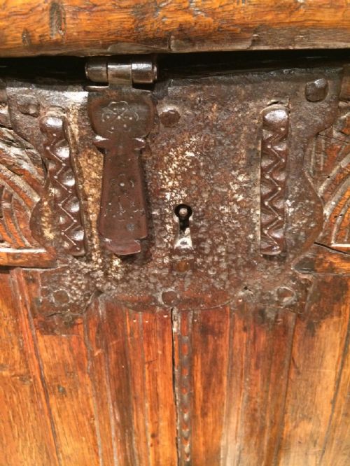 ANTIQUE 16TH17TH CENTURY COFFER - ADDITIONAL PHOTO 7