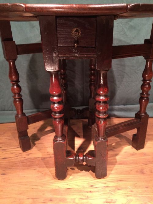 SMALL GATELEG OAK TABLE - ADDITIONAL PHOTO 1