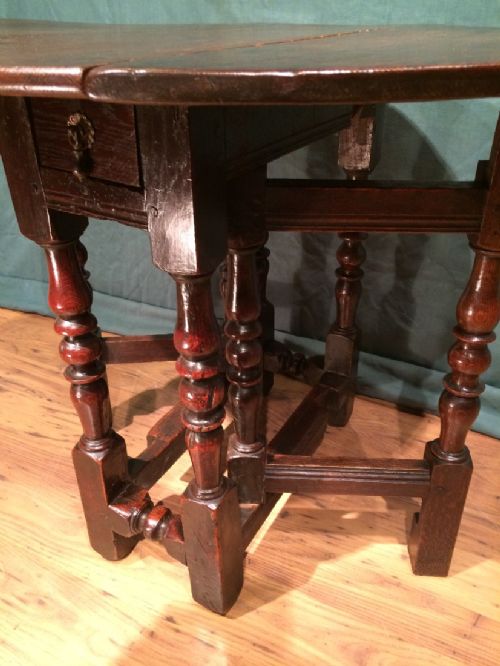 SMALL GATELEG OAK TABLE - ADDITIONAL PHOTO 2