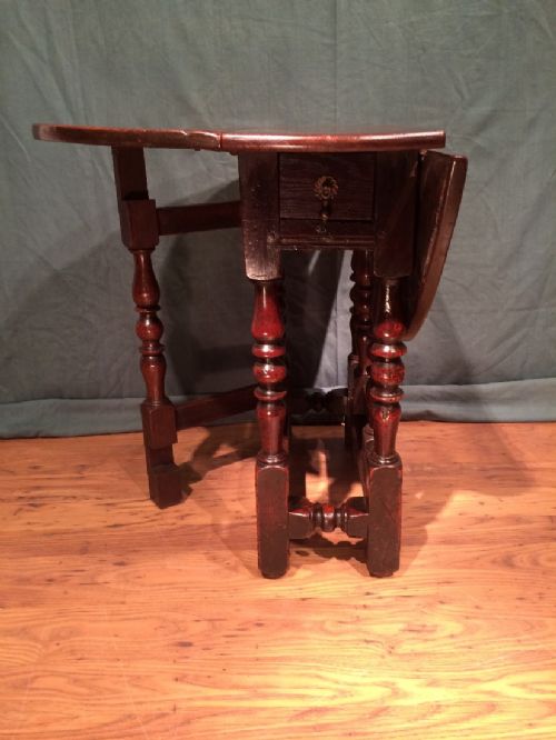 SMALL GATELEG OAK TABLE - ADDITIONAL PHOTO 3