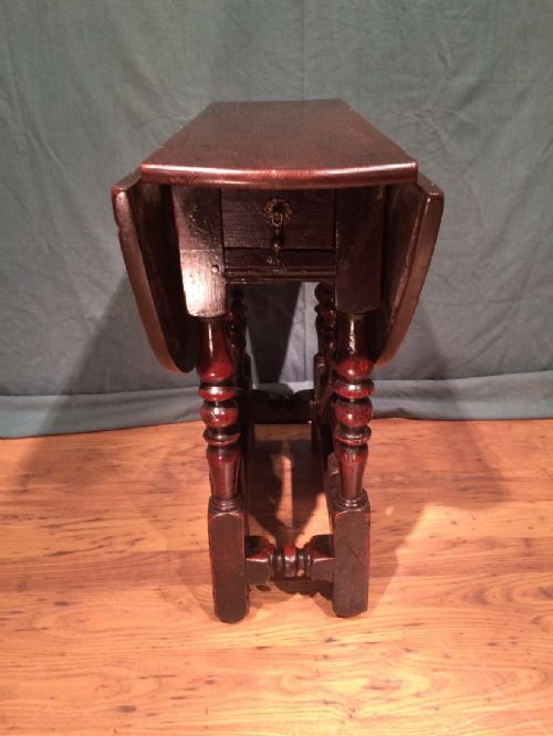SMALL GATELEG OAK TABLE - ADDITIONAL PHOTO 4