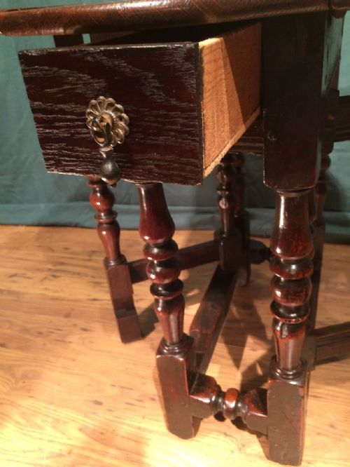 SMALL GATELEG OAK TABLE - ADDITIONAL PHOTO 10