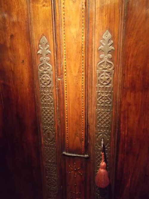 ANTIQUE FRENCH CHESTNUT ARMOIRE - ADDITIONAL PHOTO 5