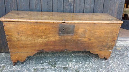 17th century elm boarded coffer - CATEGORY: ANTIQUE CHESTS - DATED 17TH CENTURY