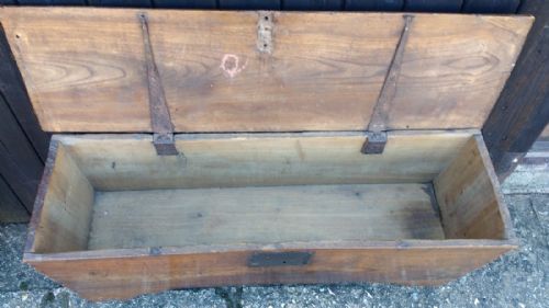 17TH CENTURY ELM BOARDED COFFER - ADDITIONAL PHOTO 1