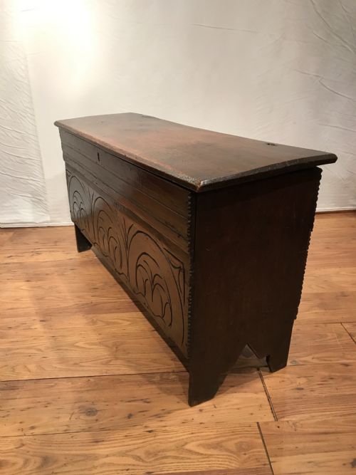 ANTIQUE OAK COFFERCHEST - ADDITIONAL PHOTO 5