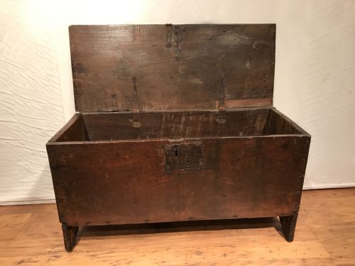 ANTIQUE OAK COFFERCHEST - ADDITIONAL PHOTO 3