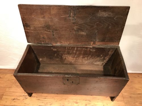 ANTIQUE OAK COFFERCHEST - ADDITIONAL PHOTO 4