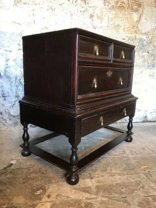 antique chest of drawers - CATEGORY: ANTIQUE CHEST OF DRAWERS - DATED 18TH CENTURY