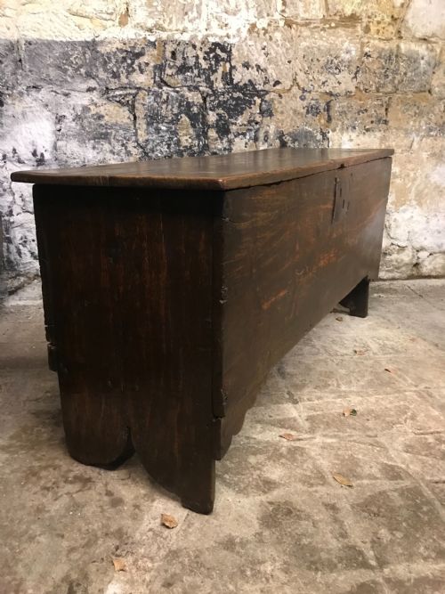 oak cofferchest - CATEGORY: ANTIQUE CHESTS - DATED 17TH CENTURY