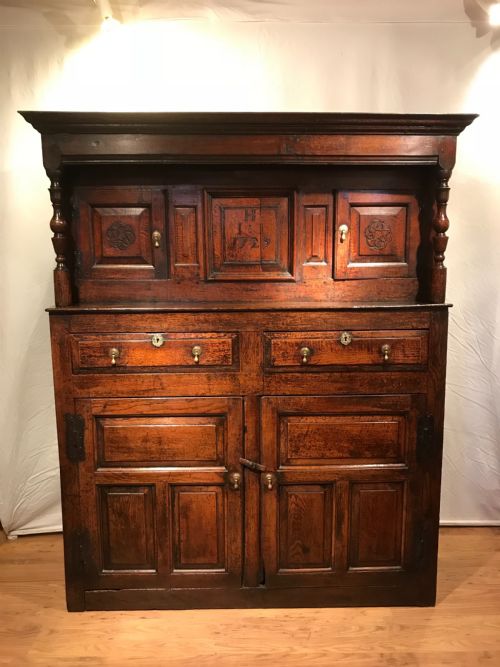welsh oak deuddarn - CATEGORY: ANTIQUE CUPBOARDS - DATED 18TH CENTURY