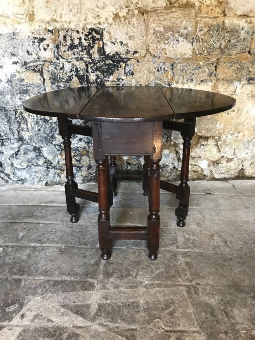 SMALL OAK GATELEG TABLE - ADDITIONAL PHOTO 3