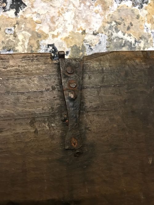 EARLY OAK CHEST - ADDITIONAL PHOTO 7