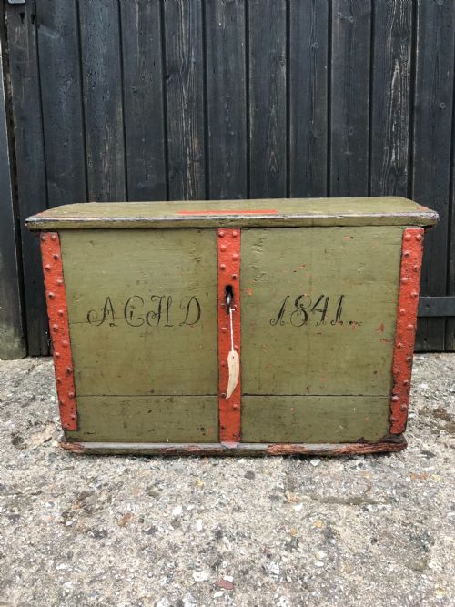antique chest - CATEGORY: ANTIQUE CHESTS - DATED 17TH CENTURY