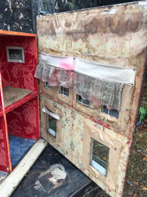 ANTIQUE DOLLS HOUSE - ADDITIONAL PHOTO 5
