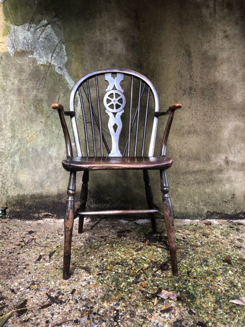 ANTIQUE WINDSOR CHAIR - ADDITIONAL PHOTO 1