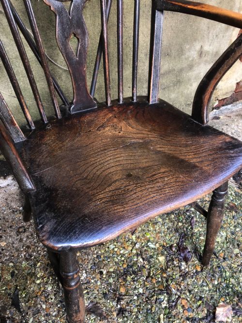 ANTIQUE WINDSOR CHAIR - ADDITIONAL PHOTO 3