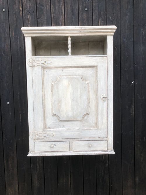 ANTIQUE PAINTED WALL CUPBOARD - ADDITIONAL PHOTO 3