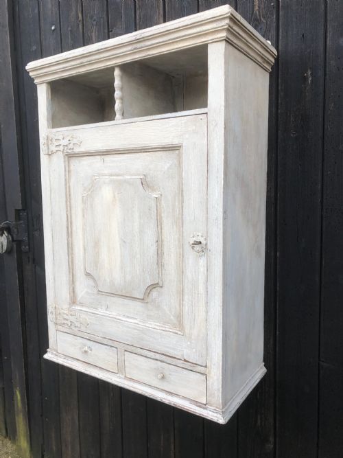 ANTIQUE PAINTED WALL CUPBOARD - ADDITIONAL PHOTO 4