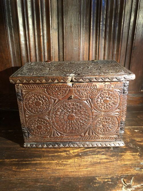 early oak box - CATEGORY: ANTIQUE CHESTS - DATED 17TH CENTURY