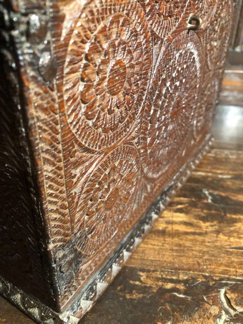 EARLY OAK BOX - ADDITIONAL PHOTO 4