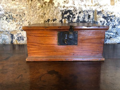 EARLY PINE BOX - ADDITIONAL PHOTO 3
