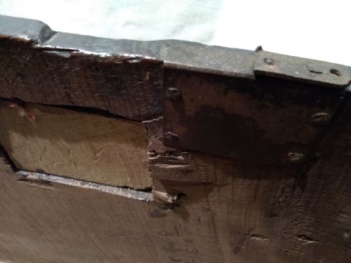 16TH CENTURY OAK PLANK COFFER - ADDITIONAL PHOTO 2
