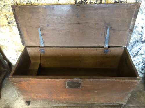 EARLY OAK COFFER - ADDITIONAL PHOTO 4