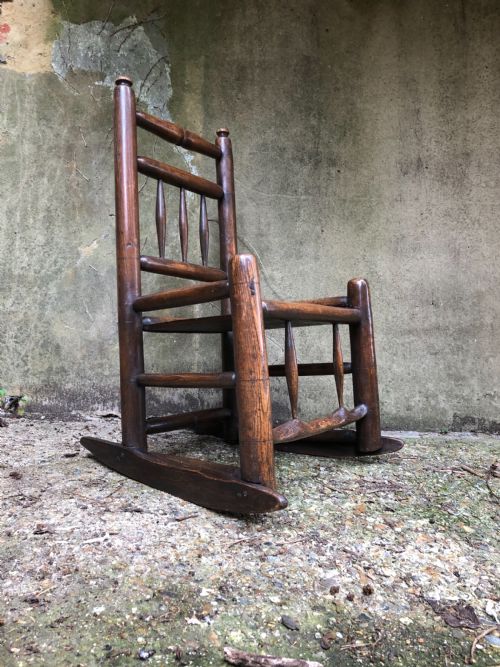 EARLY ROCKING CHAIR - ADDITIONAL PHOTO 1