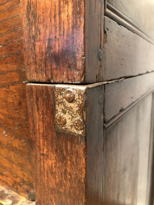 EARLY CHEST OF DRAWERS - ADDITIONAL PHOTO 6