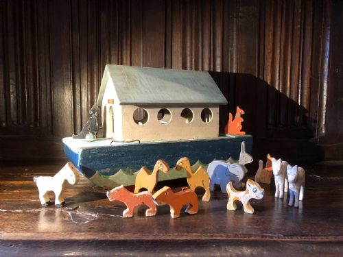 wooden ark and animals - CATEGORY: ANTIQUE MISCELLANEOUS - DATED EDWARDIAN