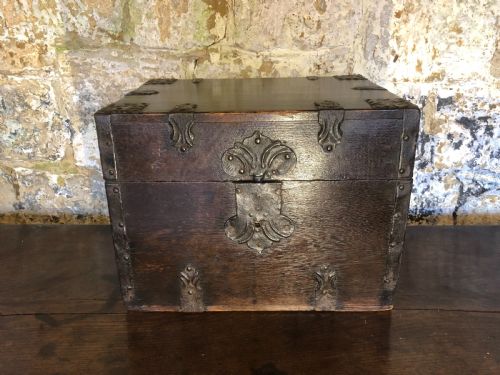 early oak small chest - CATEGORY: ANTIQUE CHESTS - DATED 18TH CENTURY