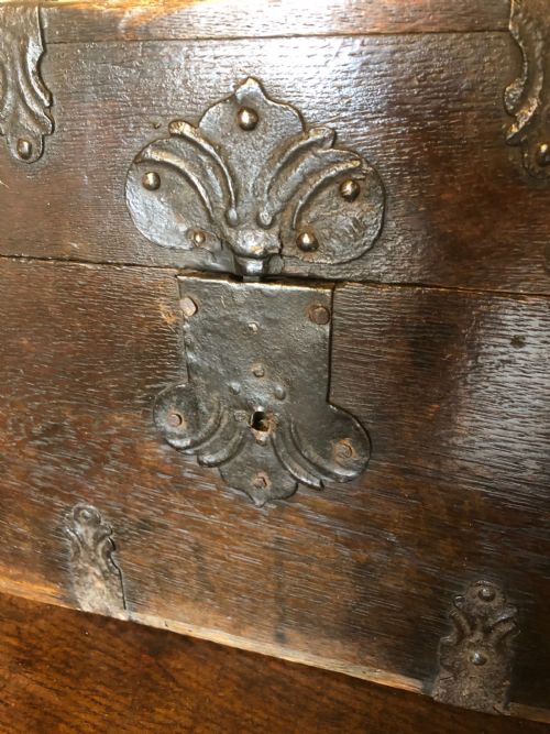 EARLY OAK SMALL CHEST - ADDITIONAL PHOTO 7